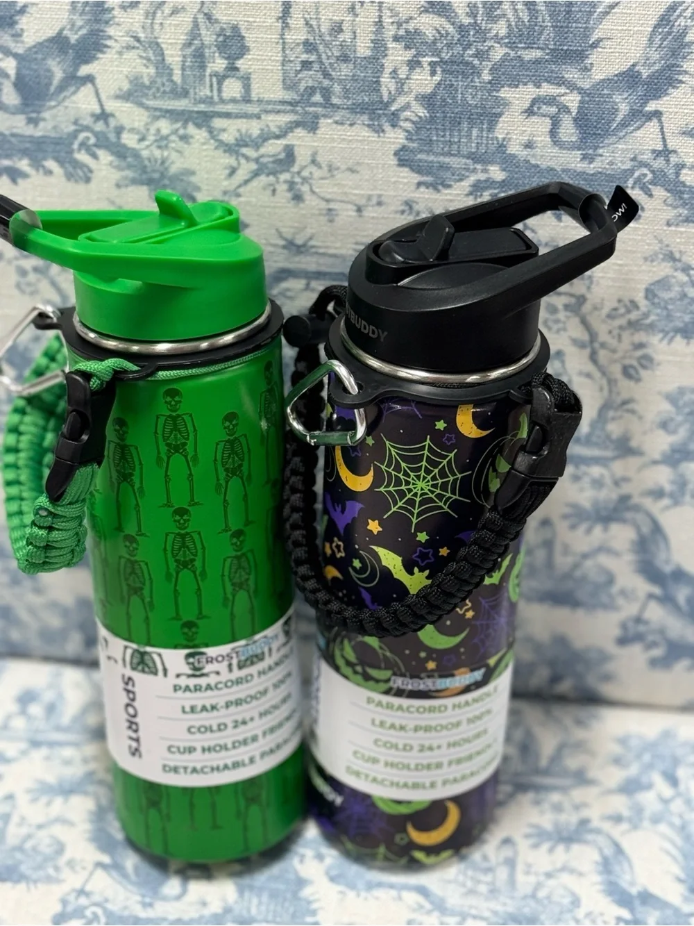 2 Frostbuddy halloween Green Skeleton Parẩdors and pumpkin Water Bottles